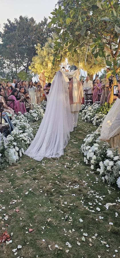 Aisle / Walkway and Floral detail — Wedding decor — Casa Waters